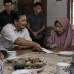 Amplop di Bawah Piring